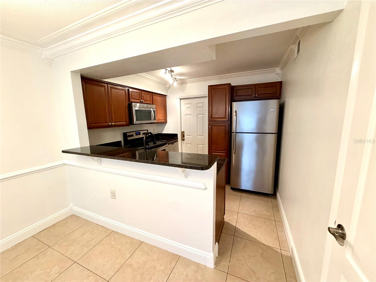 1123 Elmwood St #d Property Photo 4