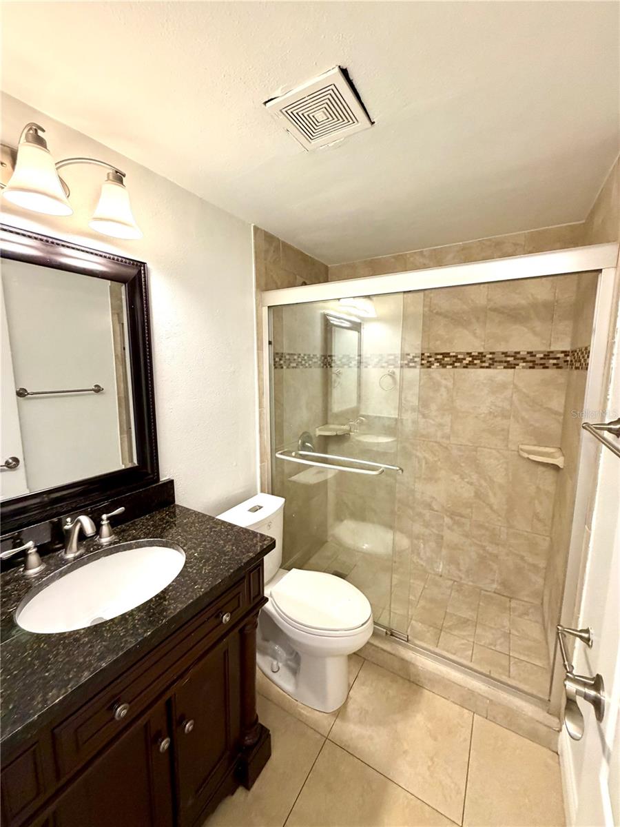 1123 Elmwood St #d Property Photo 15