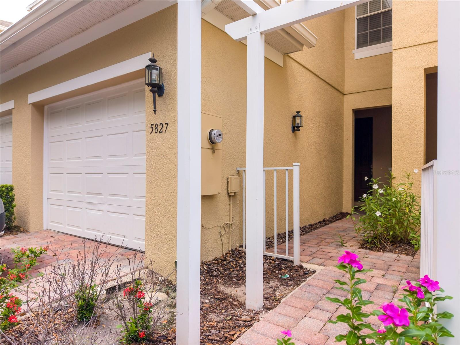 5827 Strada Capri Way Property Photo 3