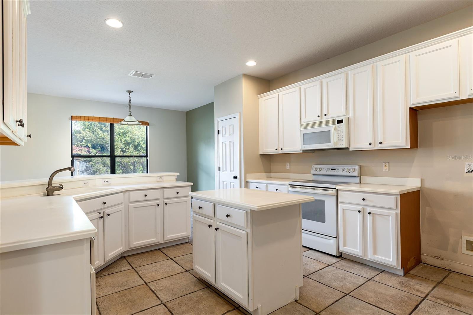 4302 Conroy Club Dr Property Photo 10