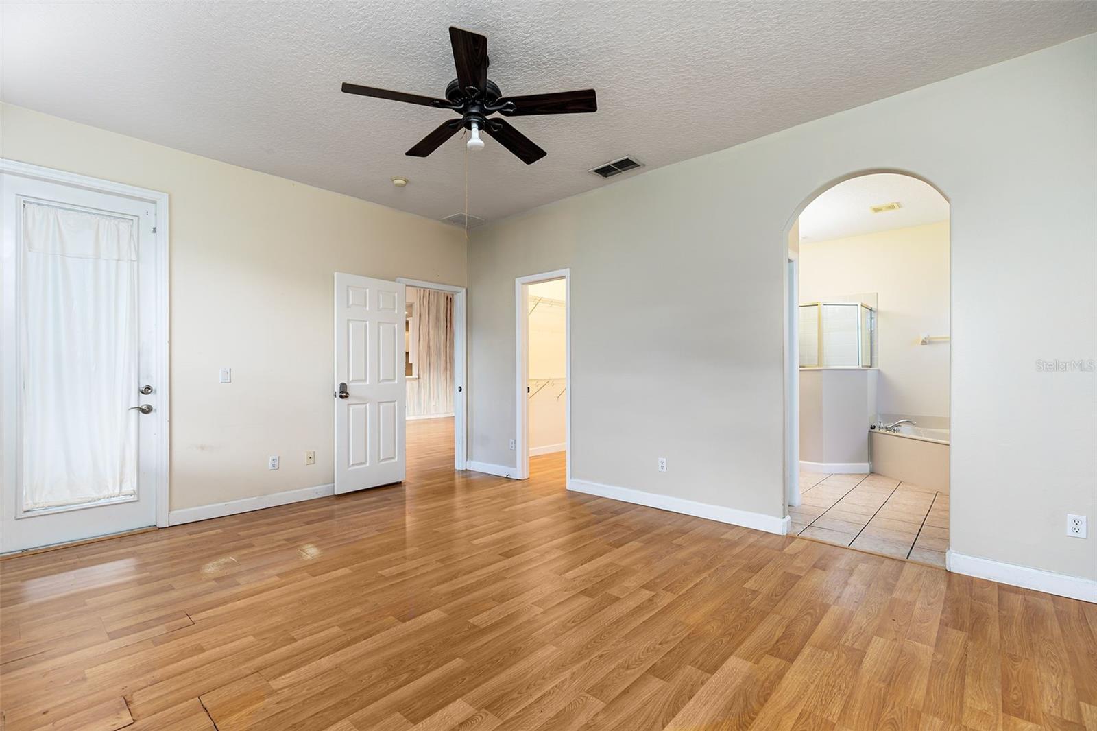 4302 Conroy Club Dr Property Photo 16