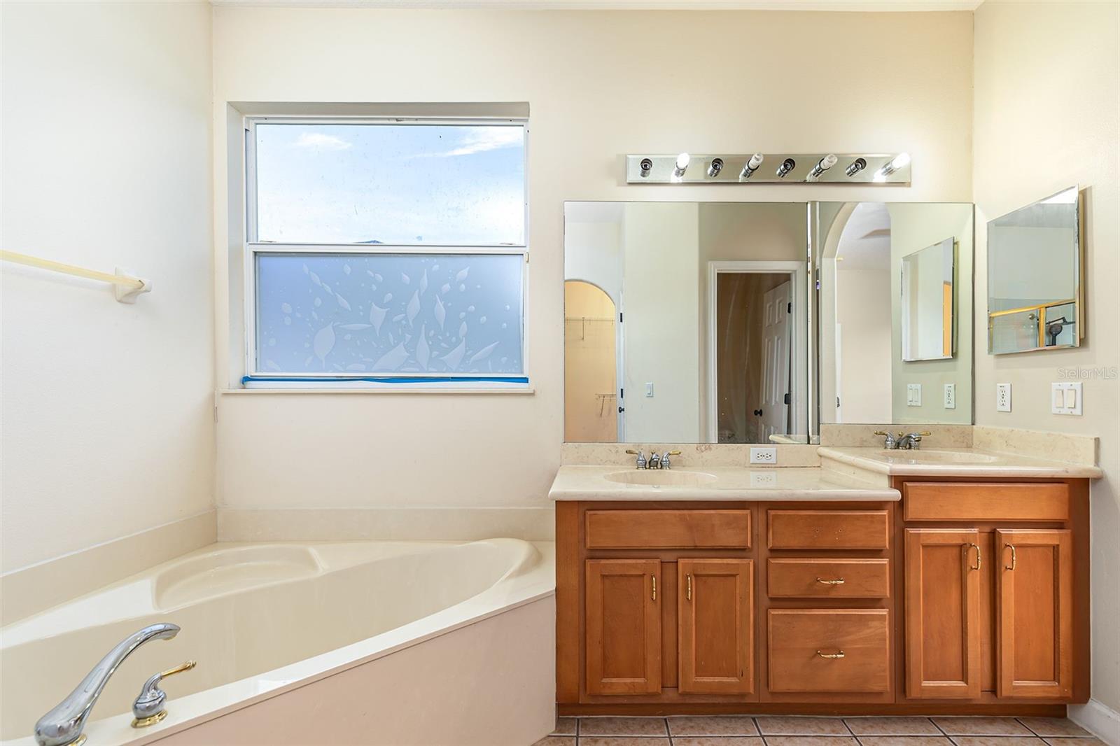 4302 Conroy Club Dr Property Photo 18