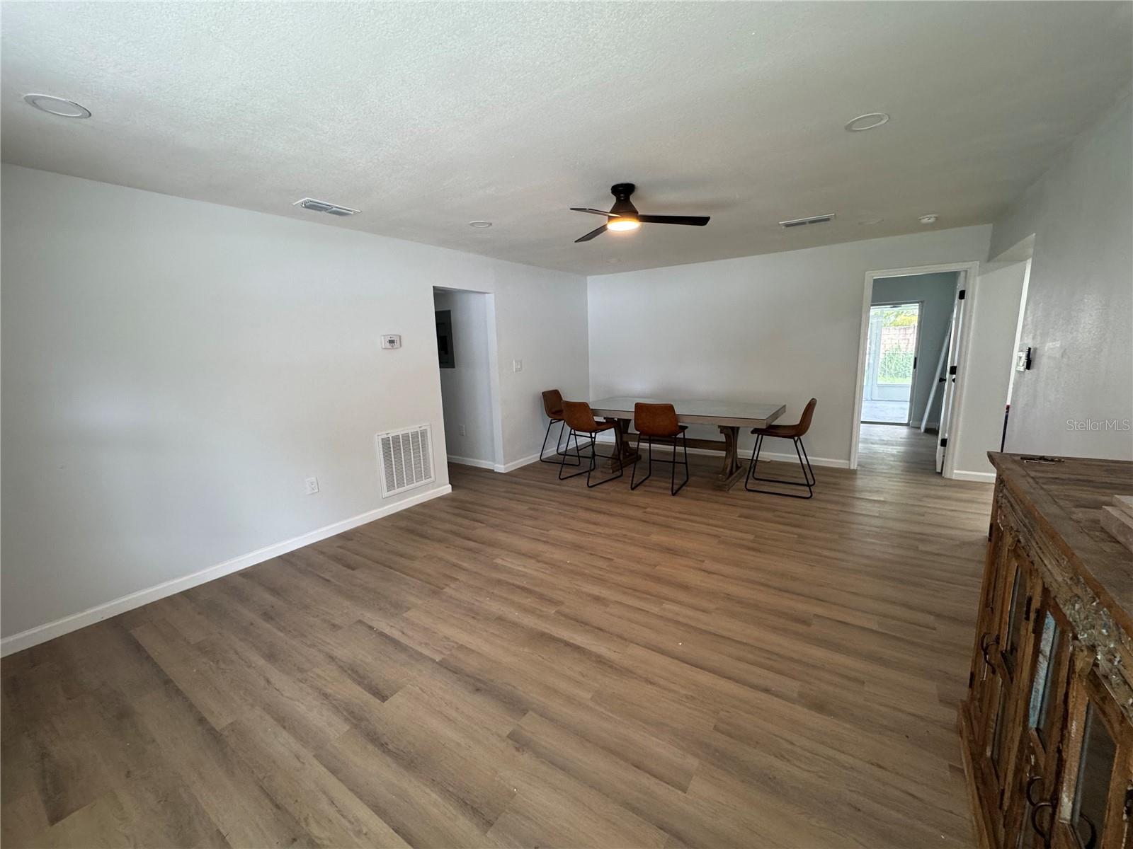 1407 Moselle Ave Property Photo 2