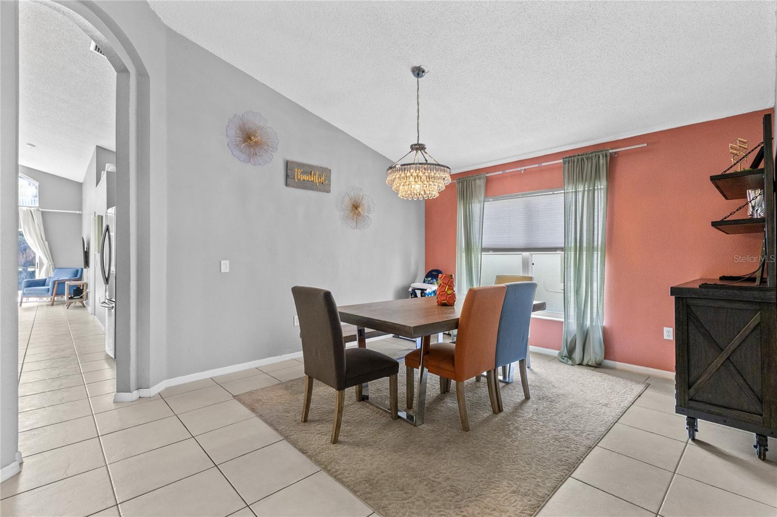 915 Lake Berkley Dr Property Photo 5