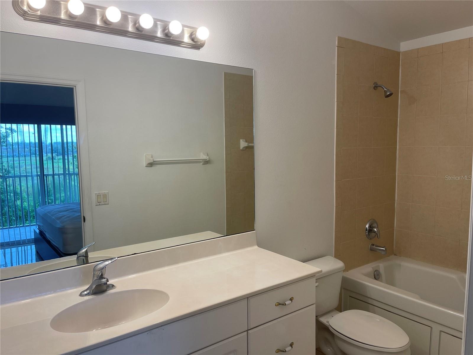 3166 Sun Lake Ct #b Property Photo 5