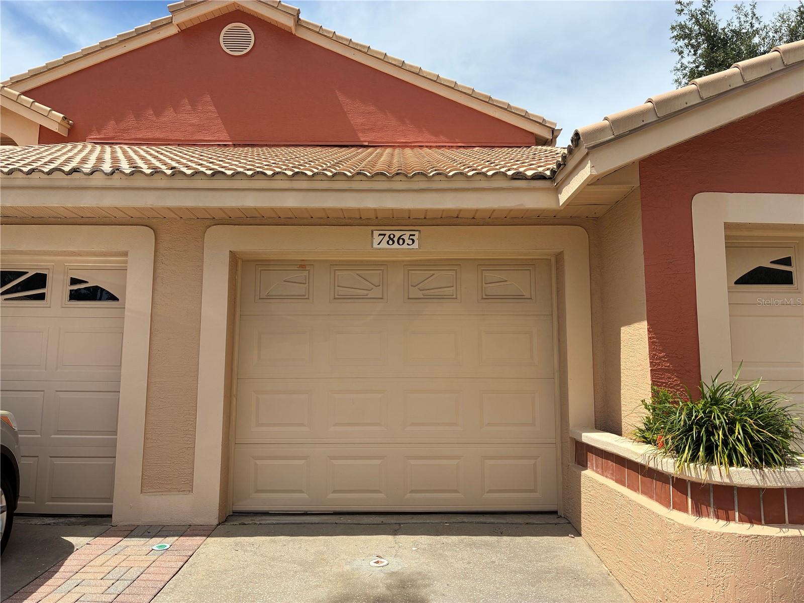 7865 SUGAR BEND DR #7865 Property Photo 1