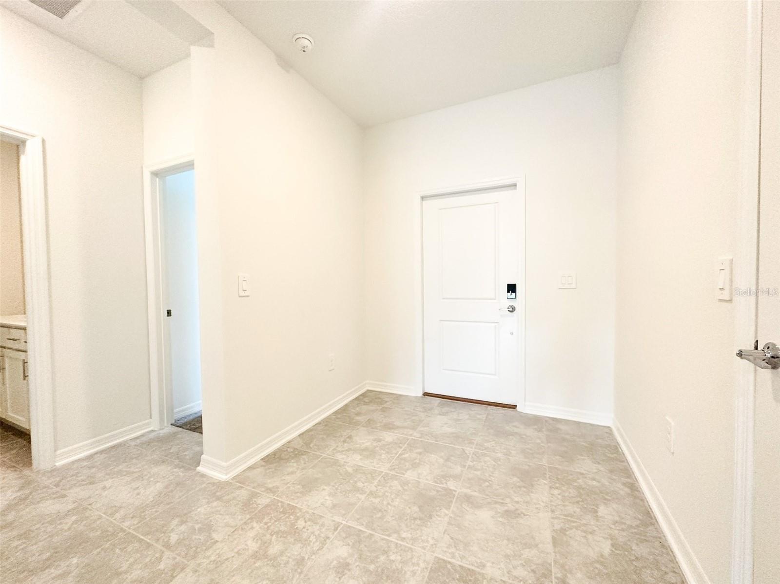 719 Grove St Property Photo 12