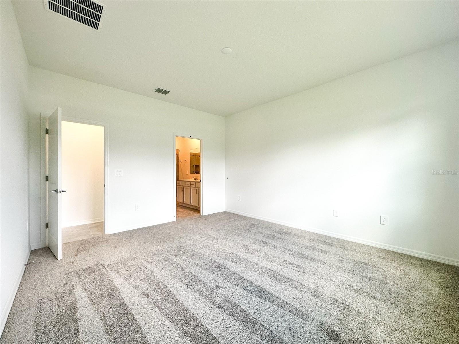 719 Grove St Property Photo 20