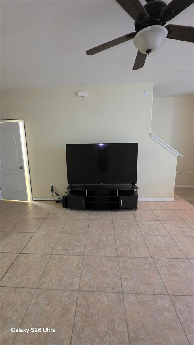 2746 Hampton Green Ln Property Photo 3