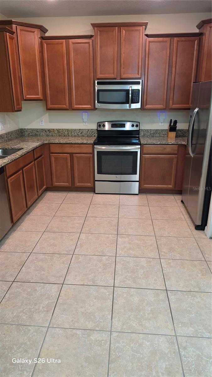 2746 Hampton Green Ln Property Photo 5