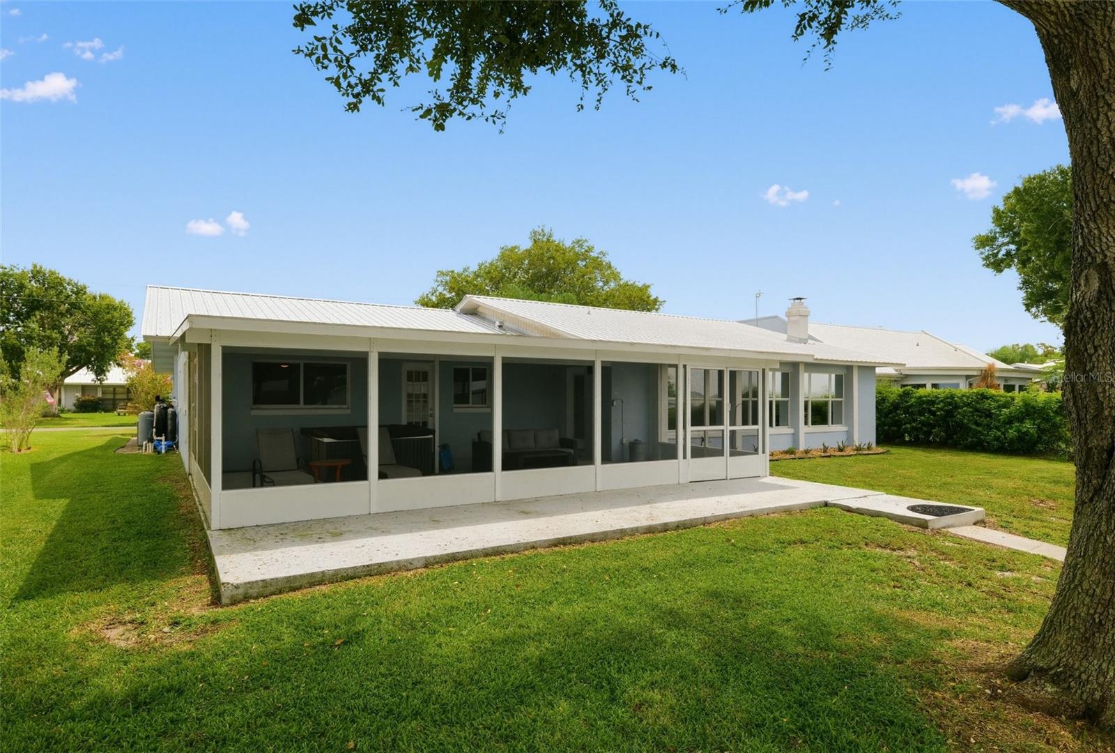 186 Mandolin Dr Property Photo 3