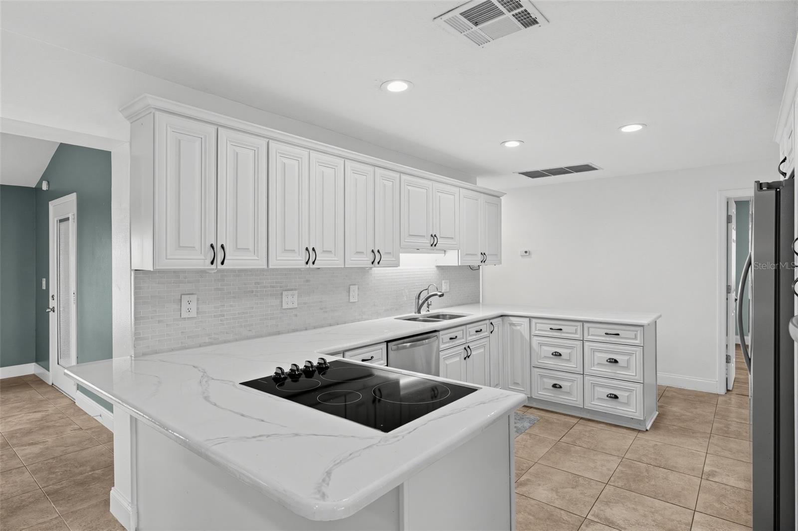 186 Mandolin Dr Property Photo 15