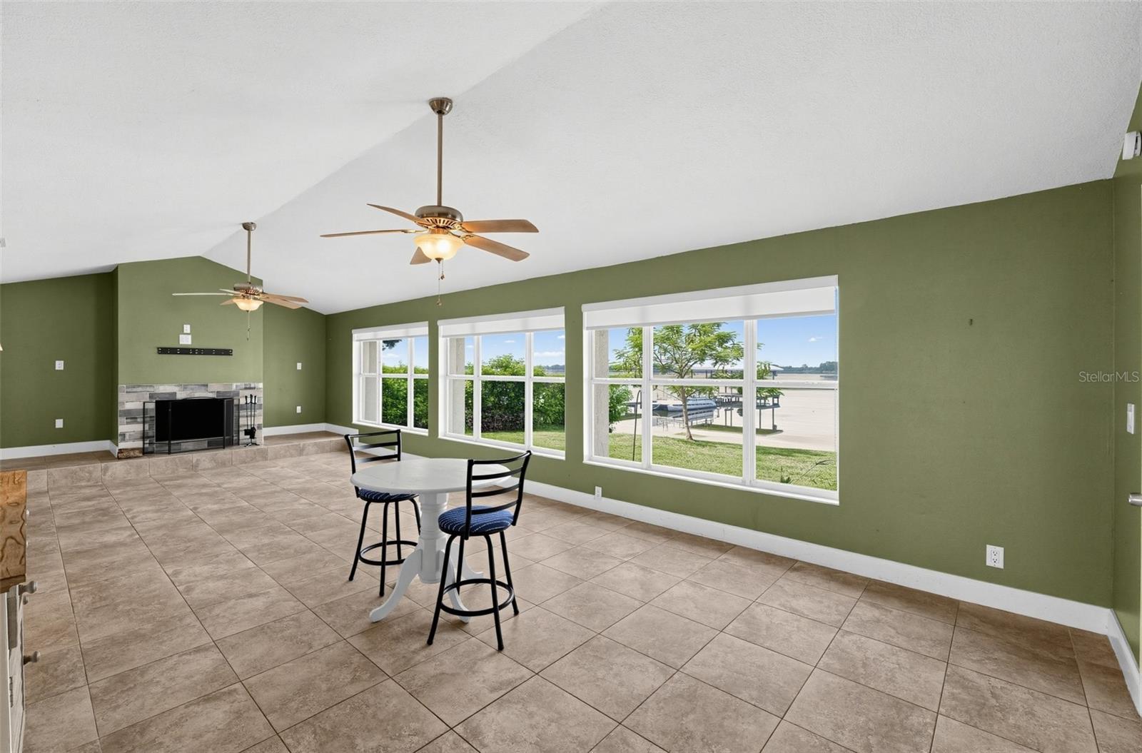 186 Mandolin Dr Property Photo 16