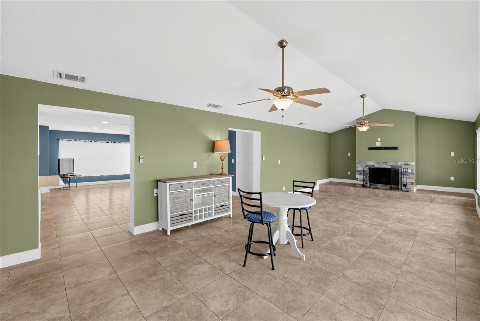 186 Mandolin Dr Property Photo 17