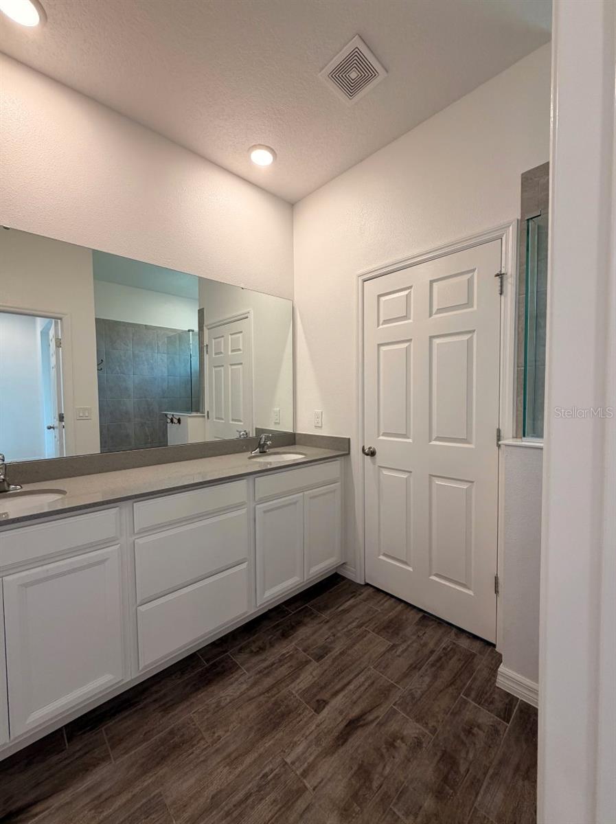 7036 Bolanzo Aly Property Photo 7