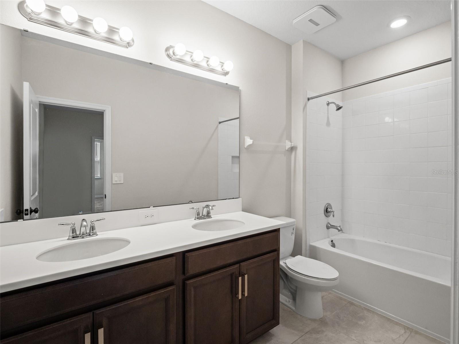 2865 High Pointe St Property Photo 26