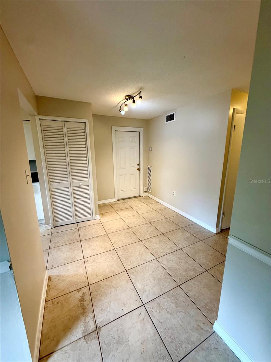 1123 Elmwood St #e Property Photo 9