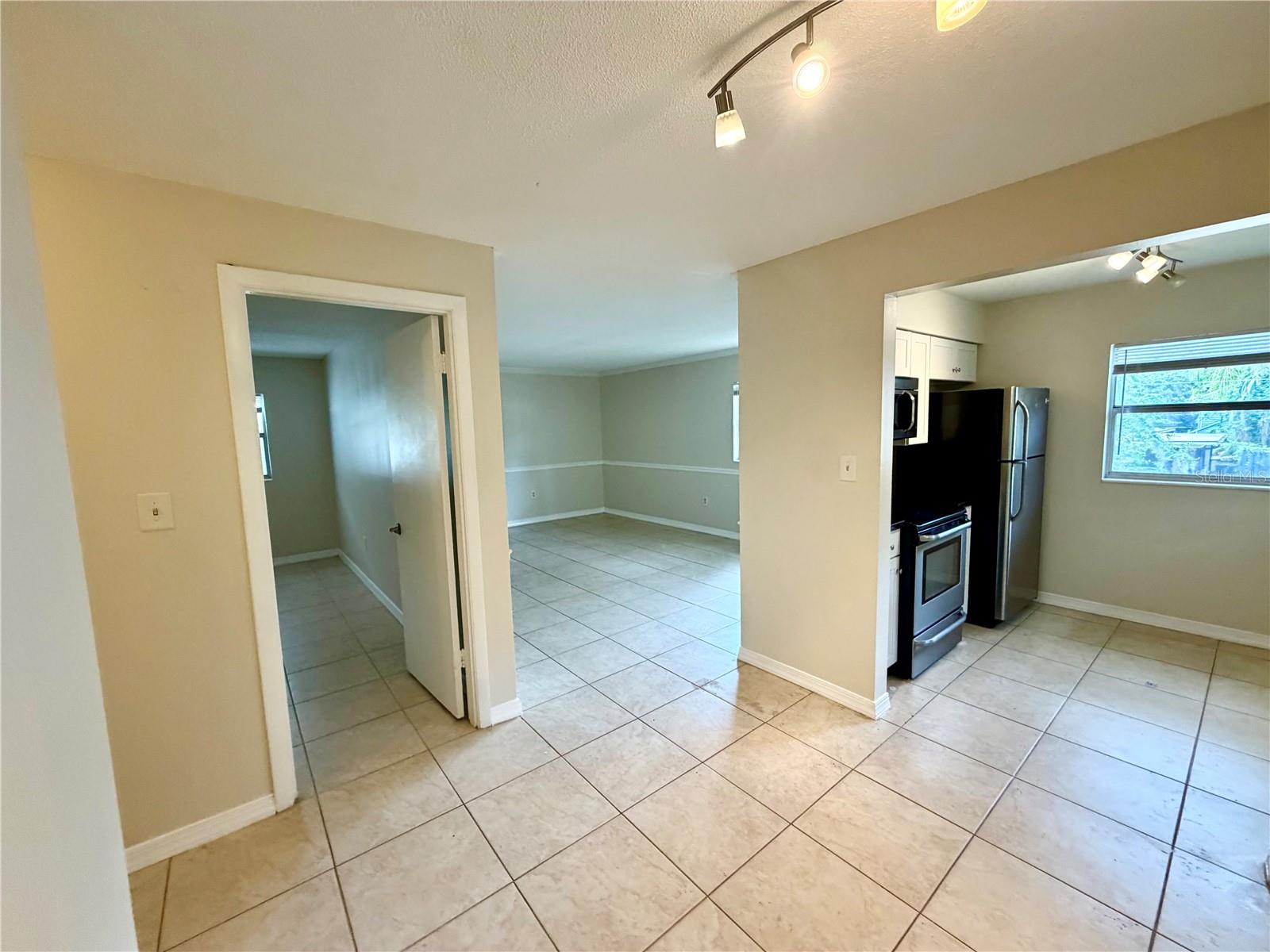 1123 Elmwood St #e Property Photo 11