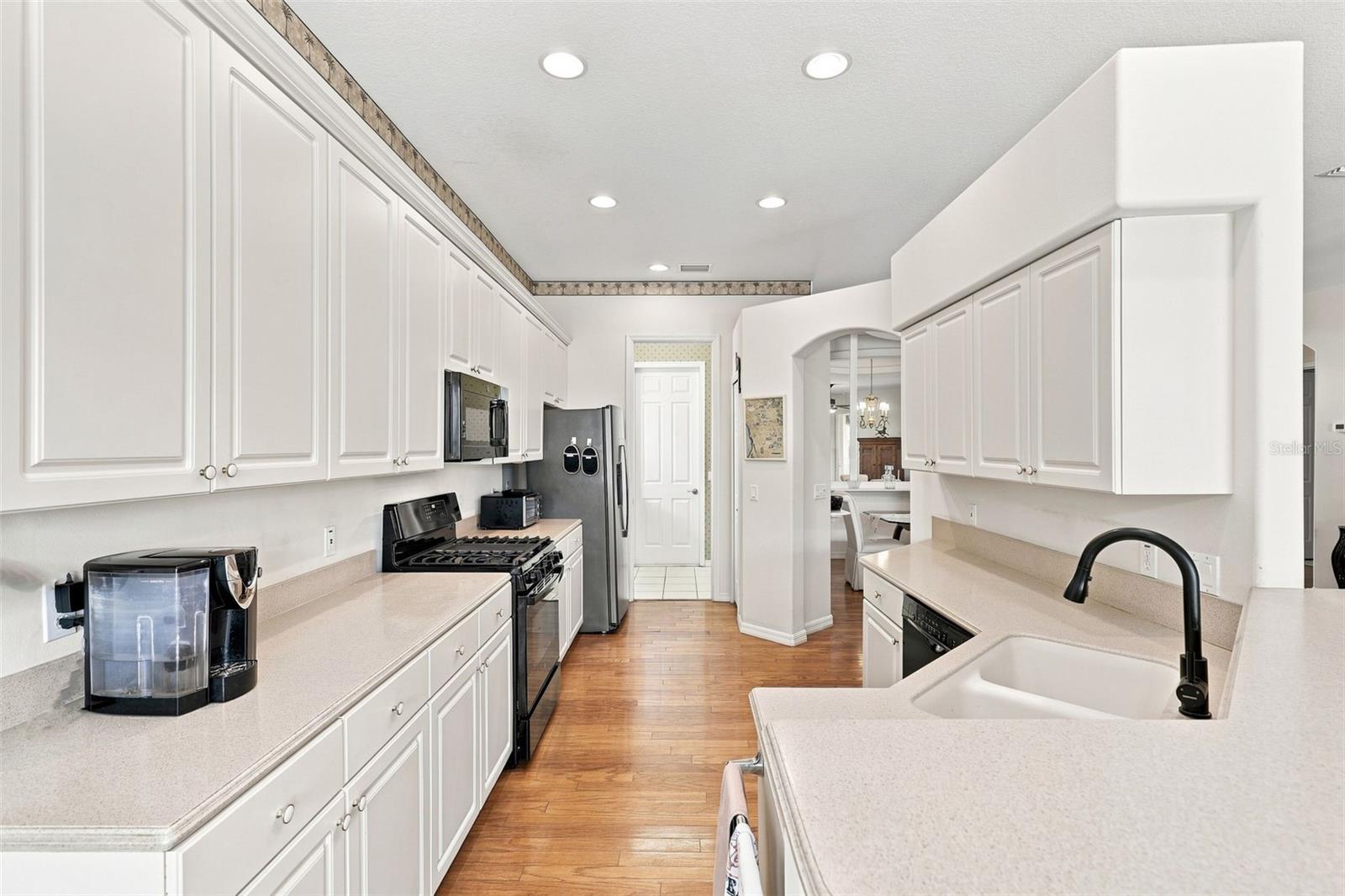 437 Sotheby Way Property Photo 14