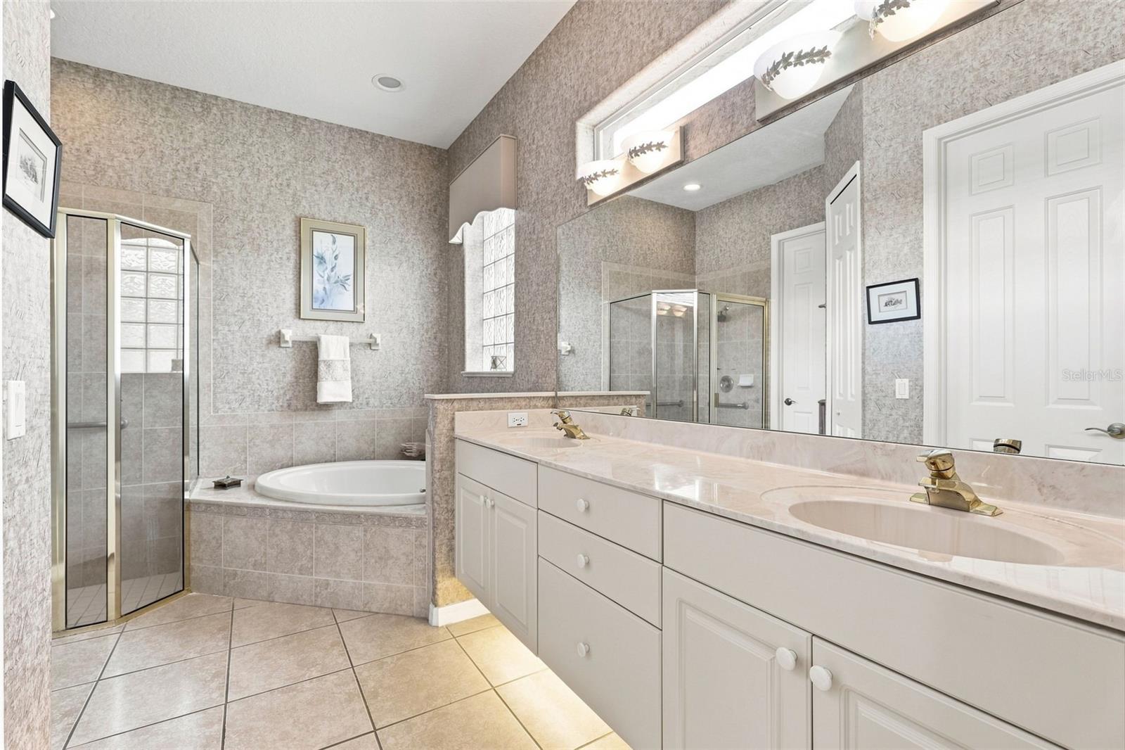 437 Sotheby Way Property Photo 23