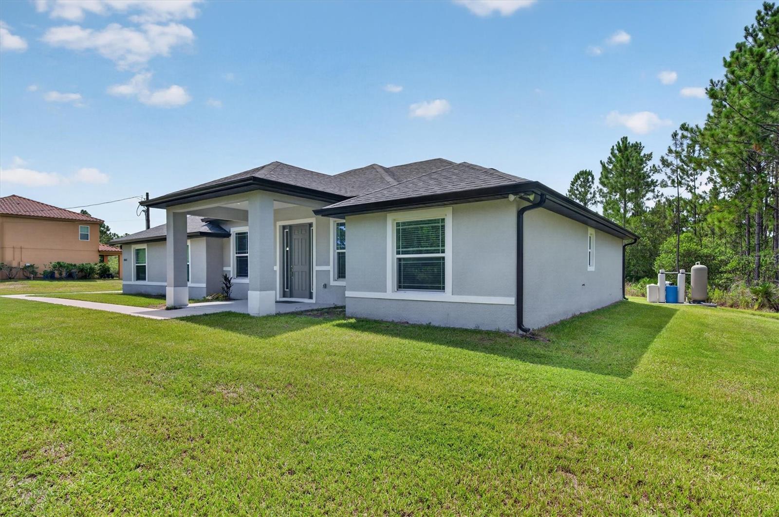 18602 Reynolds Pkwy Property Photo 3