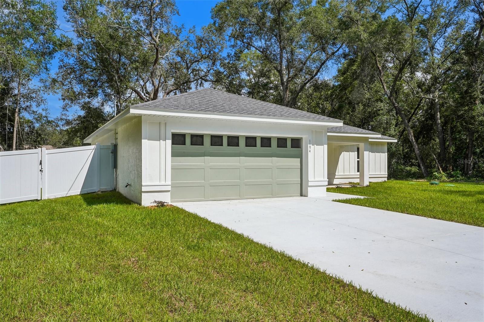 1194 W Virginis Dr Property Photo 3
