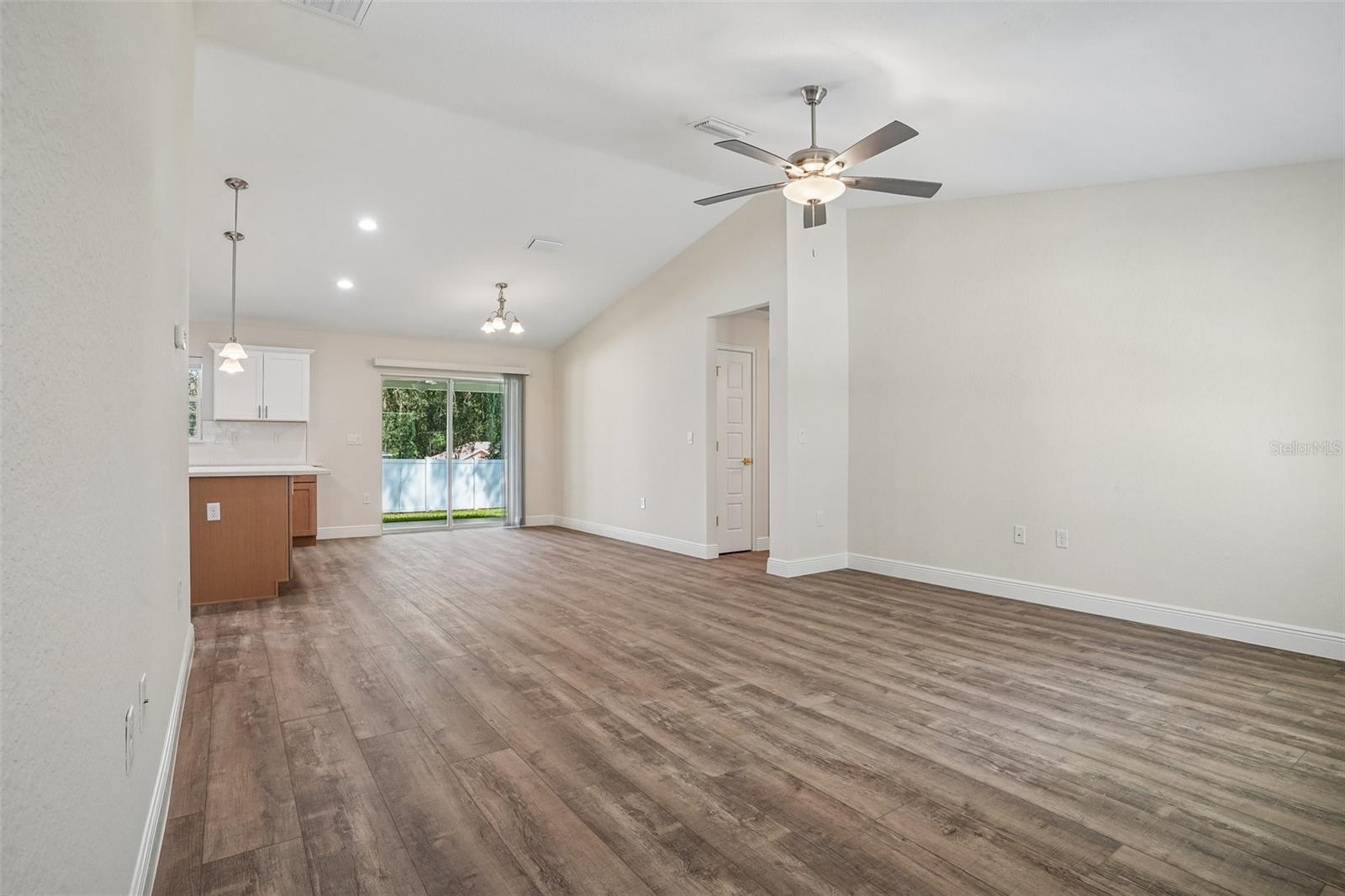 1194 W Virginis Dr Property Photo 6