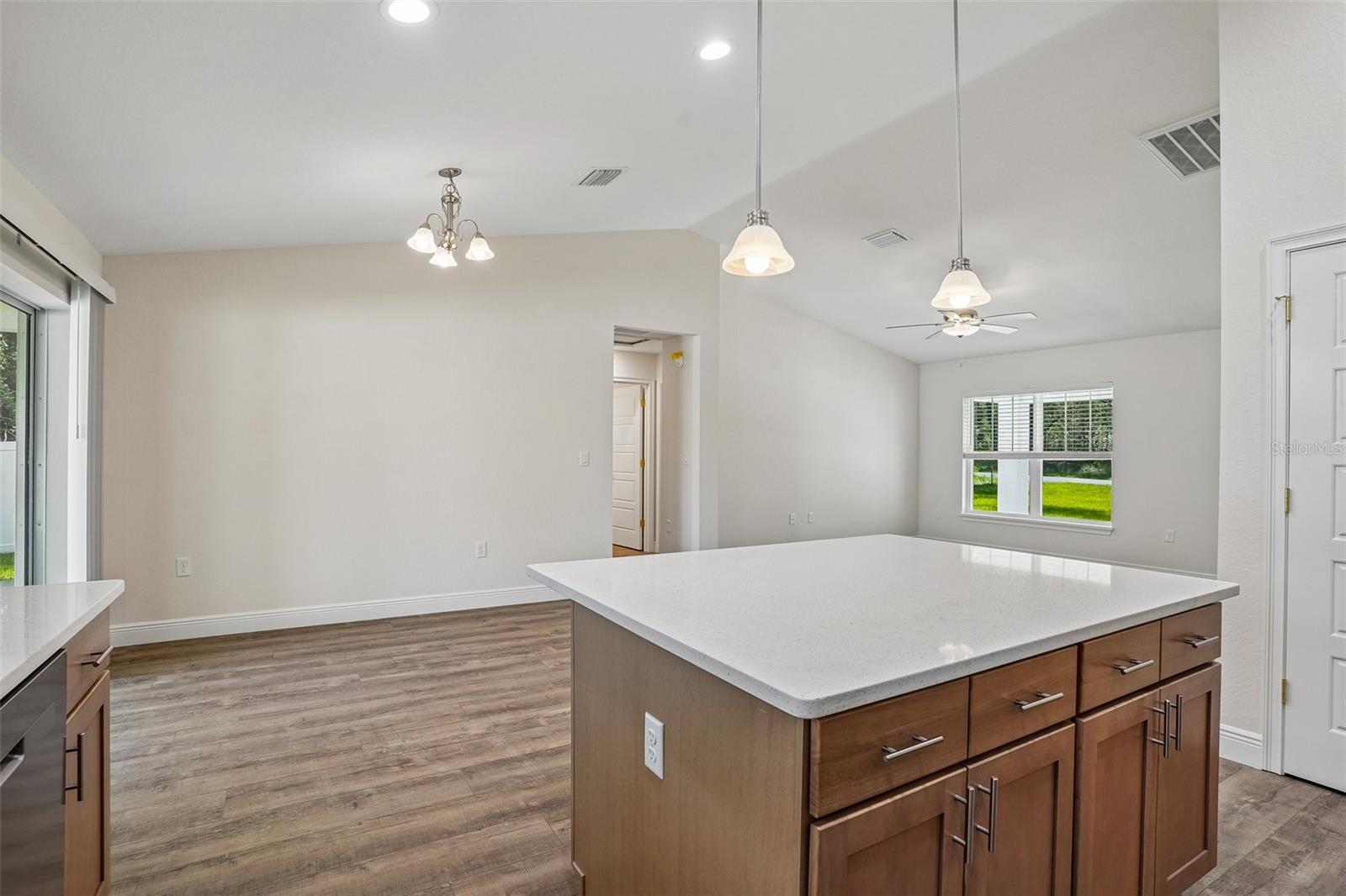 1194 W Virginis Dr Property Photo 14