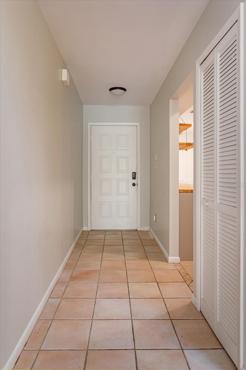 5429 Vineland Rd #6f Property Photo 3