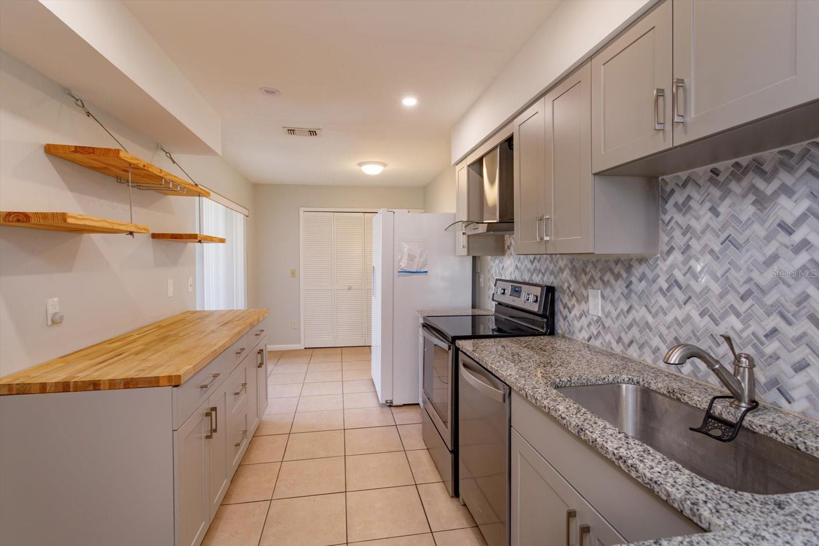 5429 Vineland Rd #6f Property Photo 4