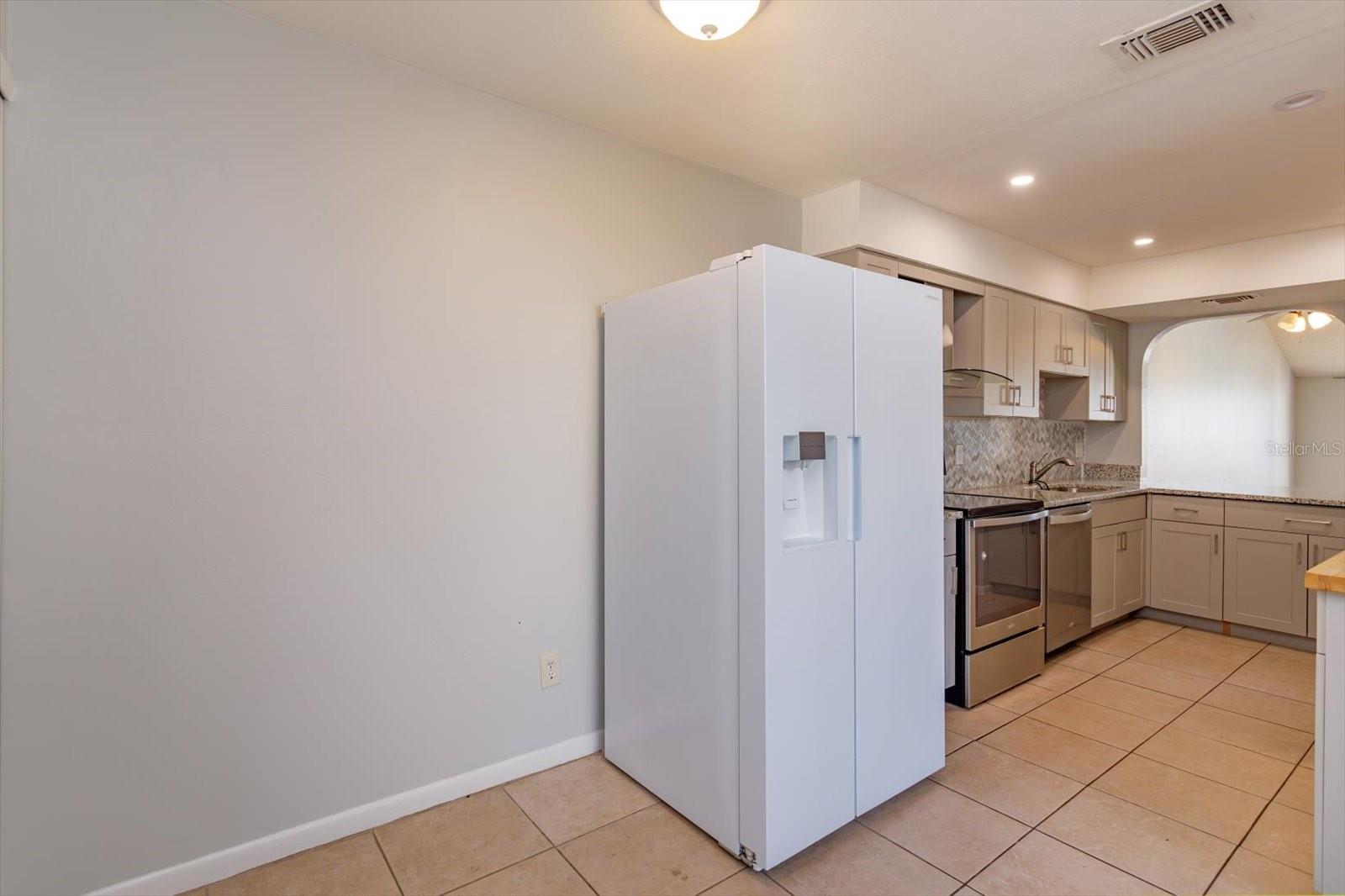 5429 Vineland Rd #6f Property Photo 7