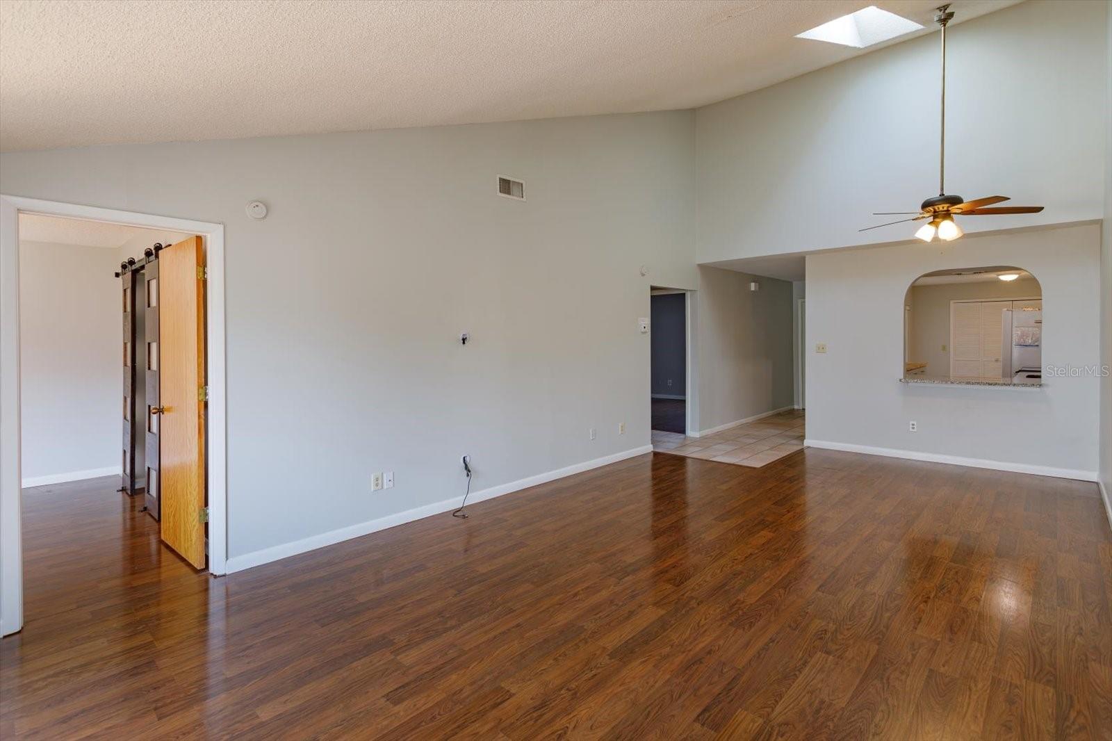 5429 Vineland Rd #6f Property Photo 12