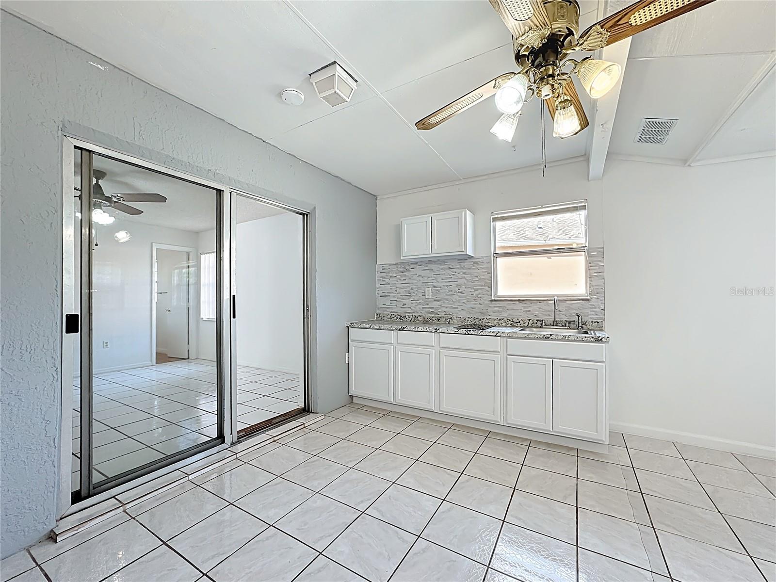 739 Dromedary Dr #efficiency Property Photo 12