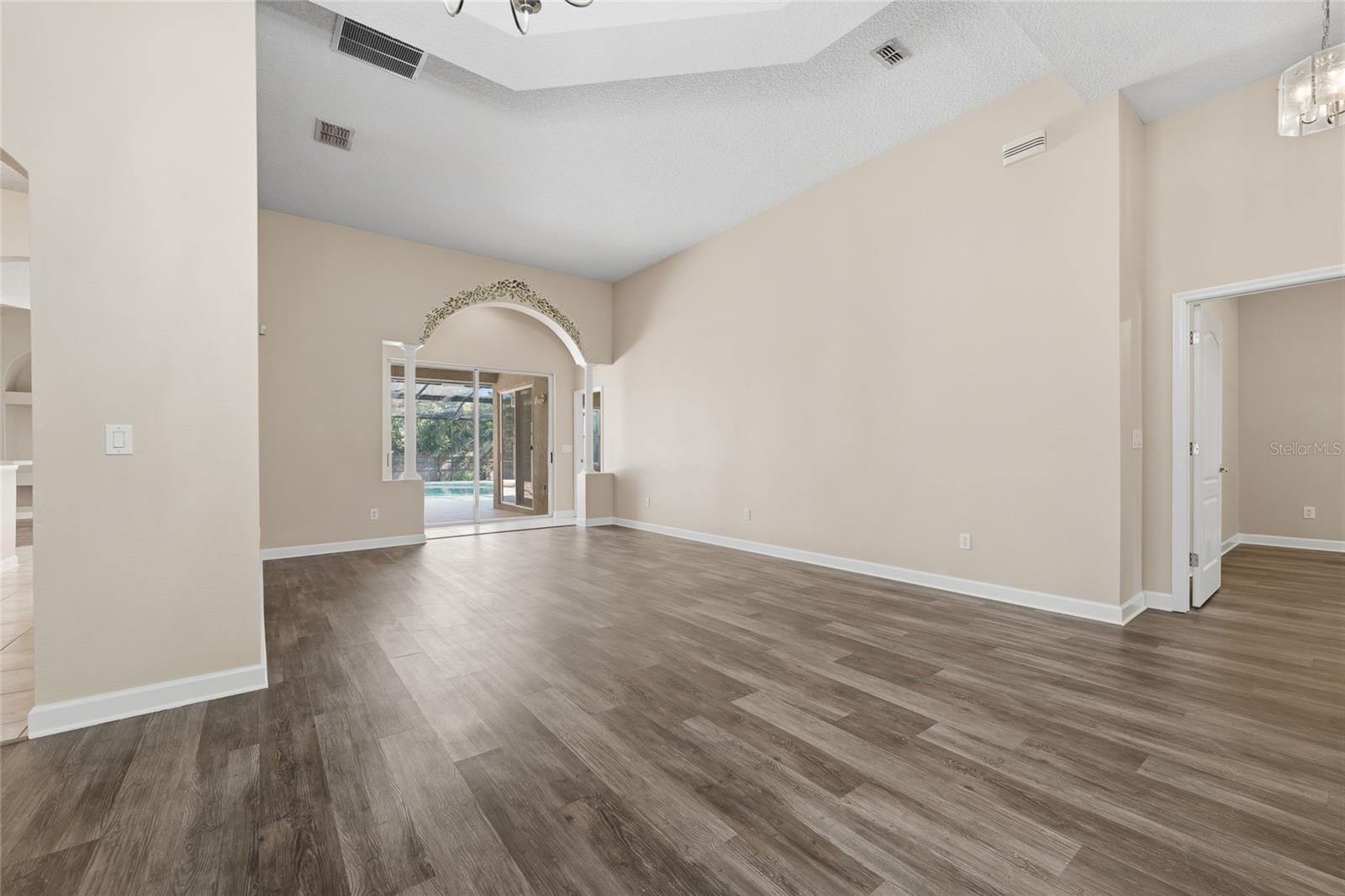 1200 Alberta St Property Photo 10