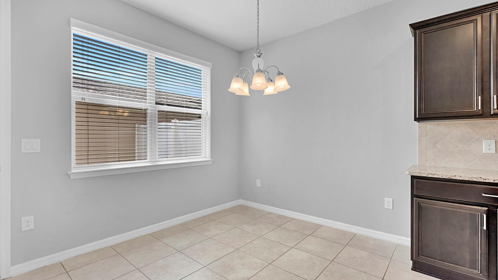 5044 Walker St Property Photo 9