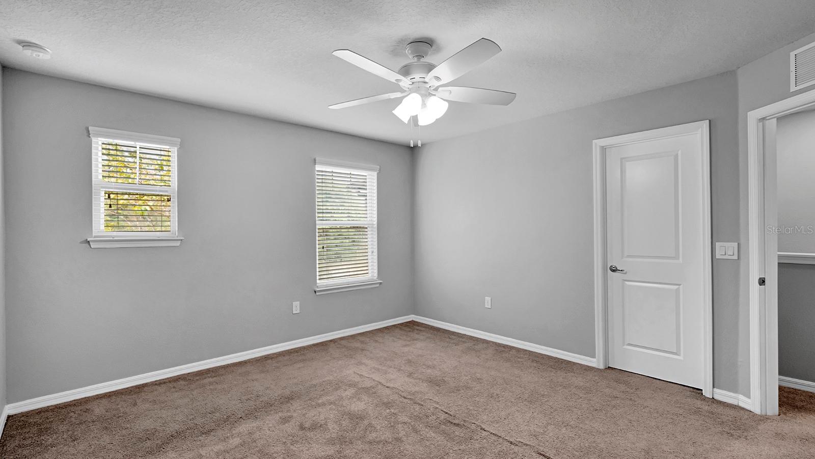 5044 Walker St Property Photo 13
