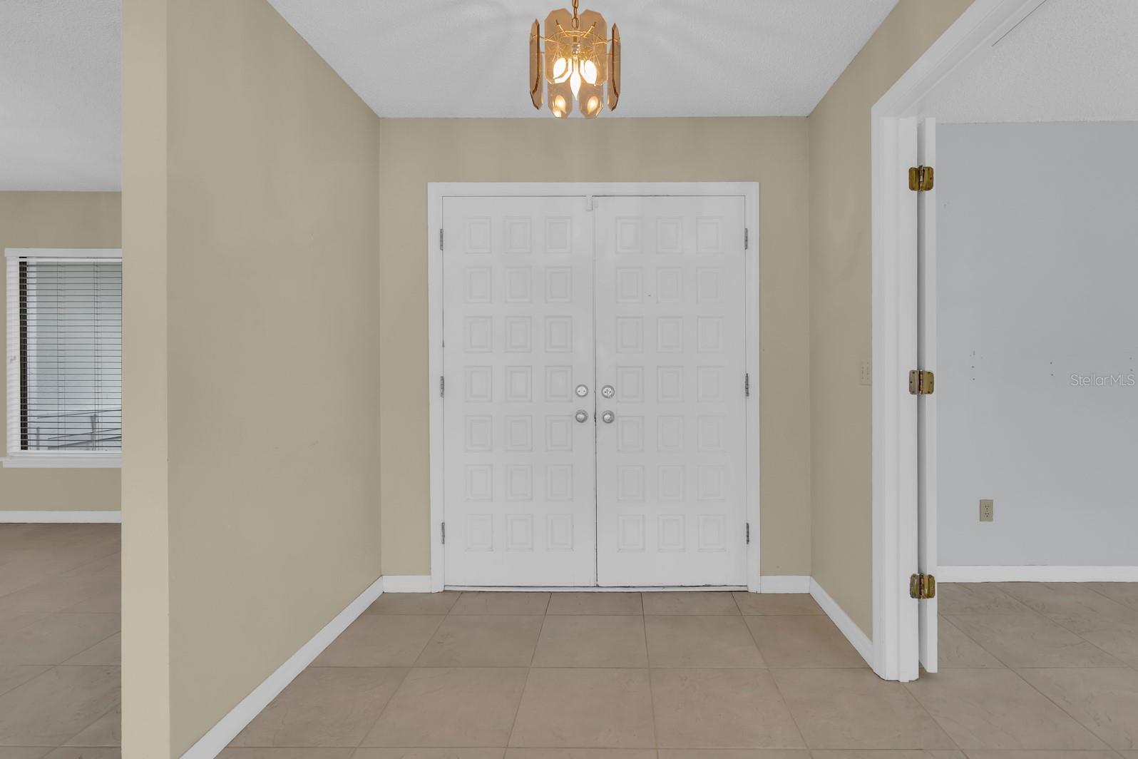 381 Haverlake Cir Property Photo 4