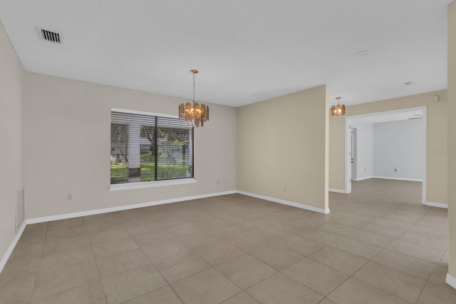381 Haverlake Cir Property Photo 5