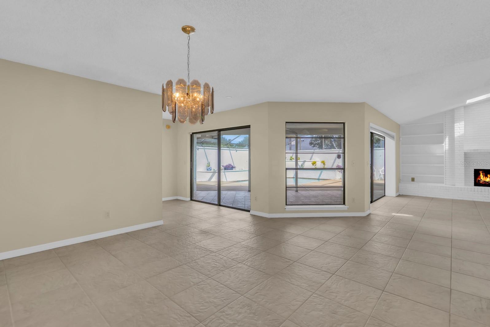 381 Haverlake Cir Property Photo 6