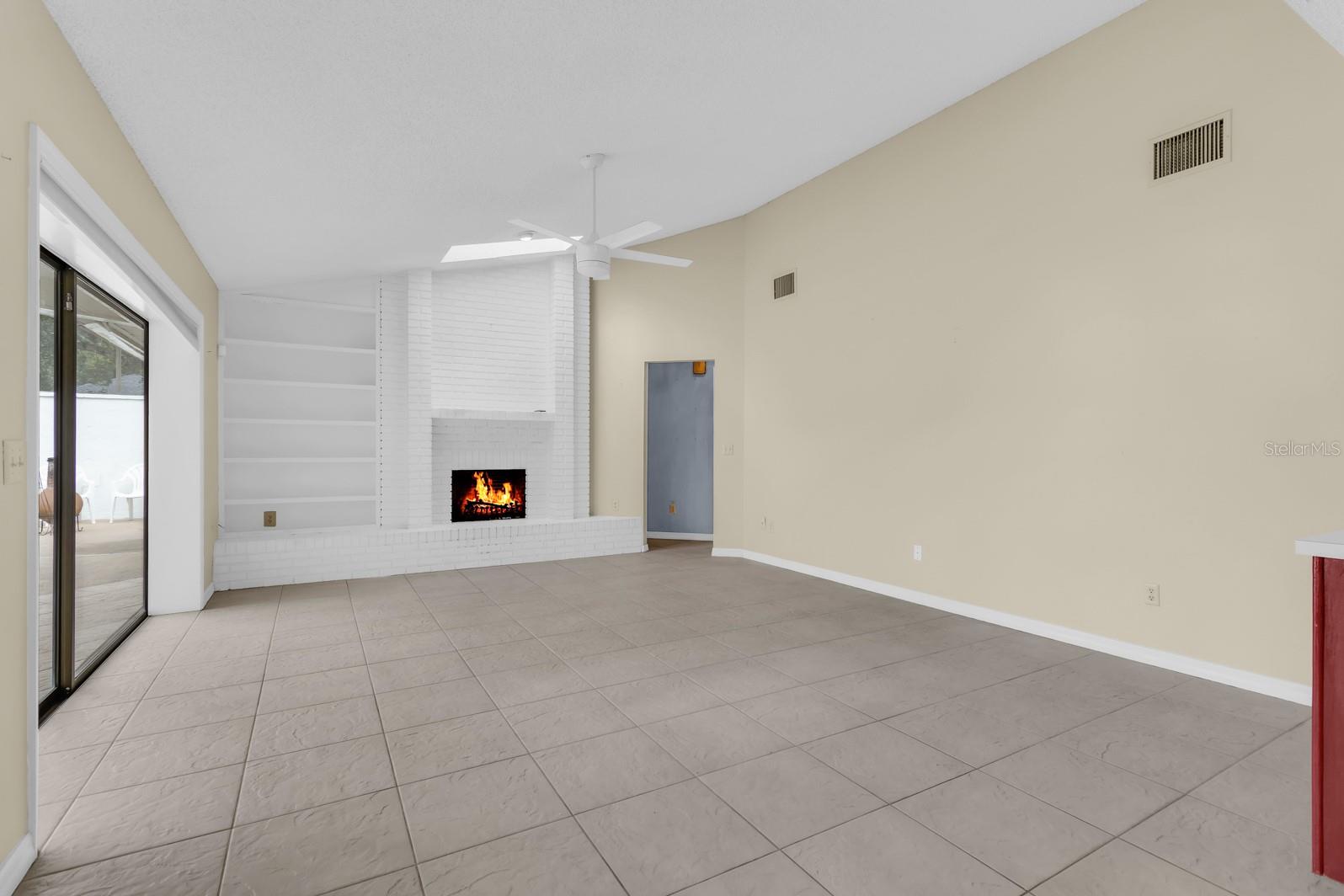 381 Haverlake Cir Property Photo 7