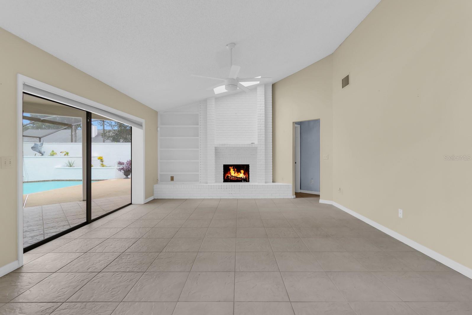 381 Haverlake Cir Property Photo 8