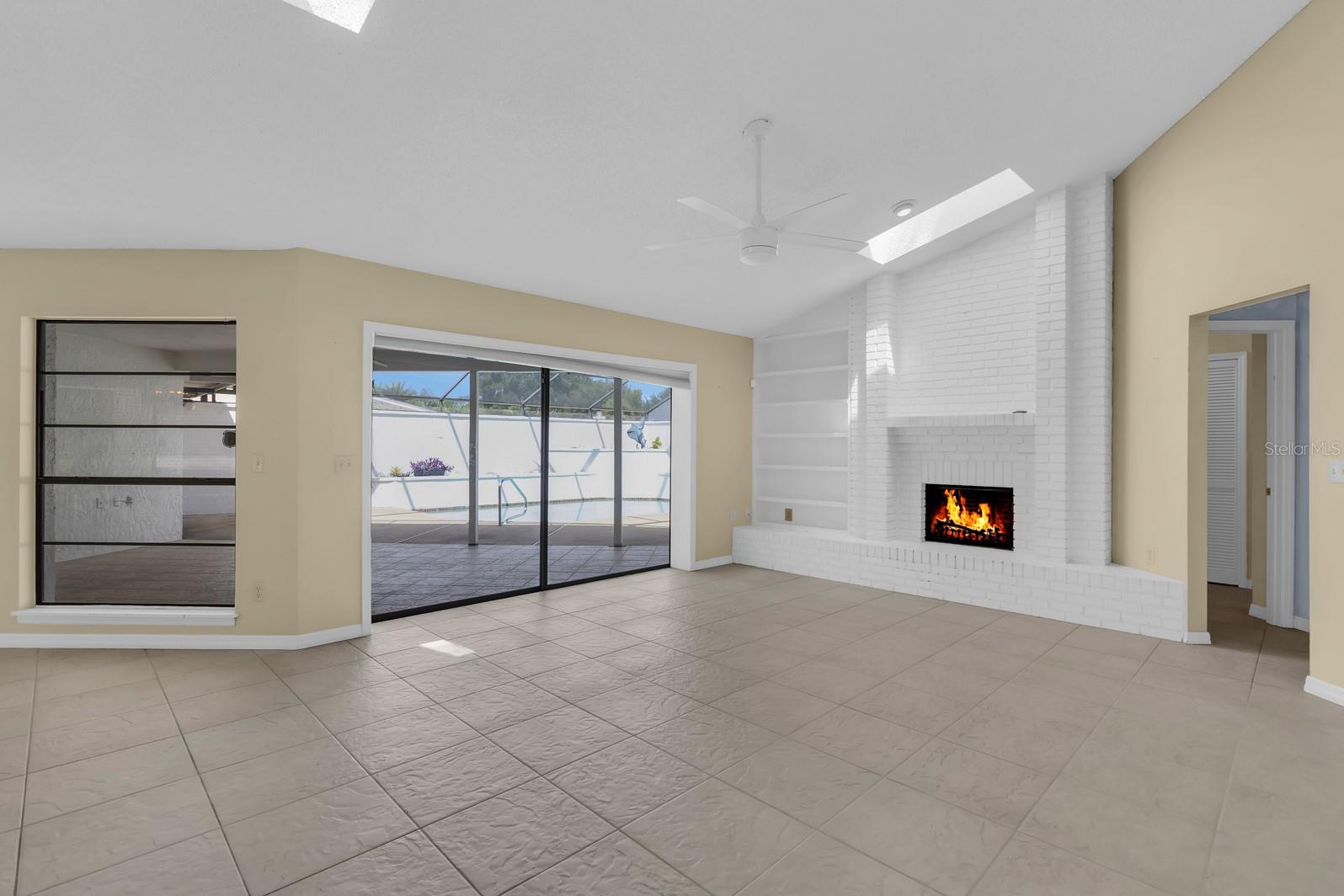 381 Haverlake Cir Property Photo 9