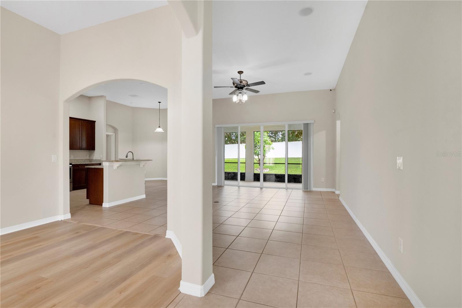253 Beacon Pointe Dr Property Photo 3