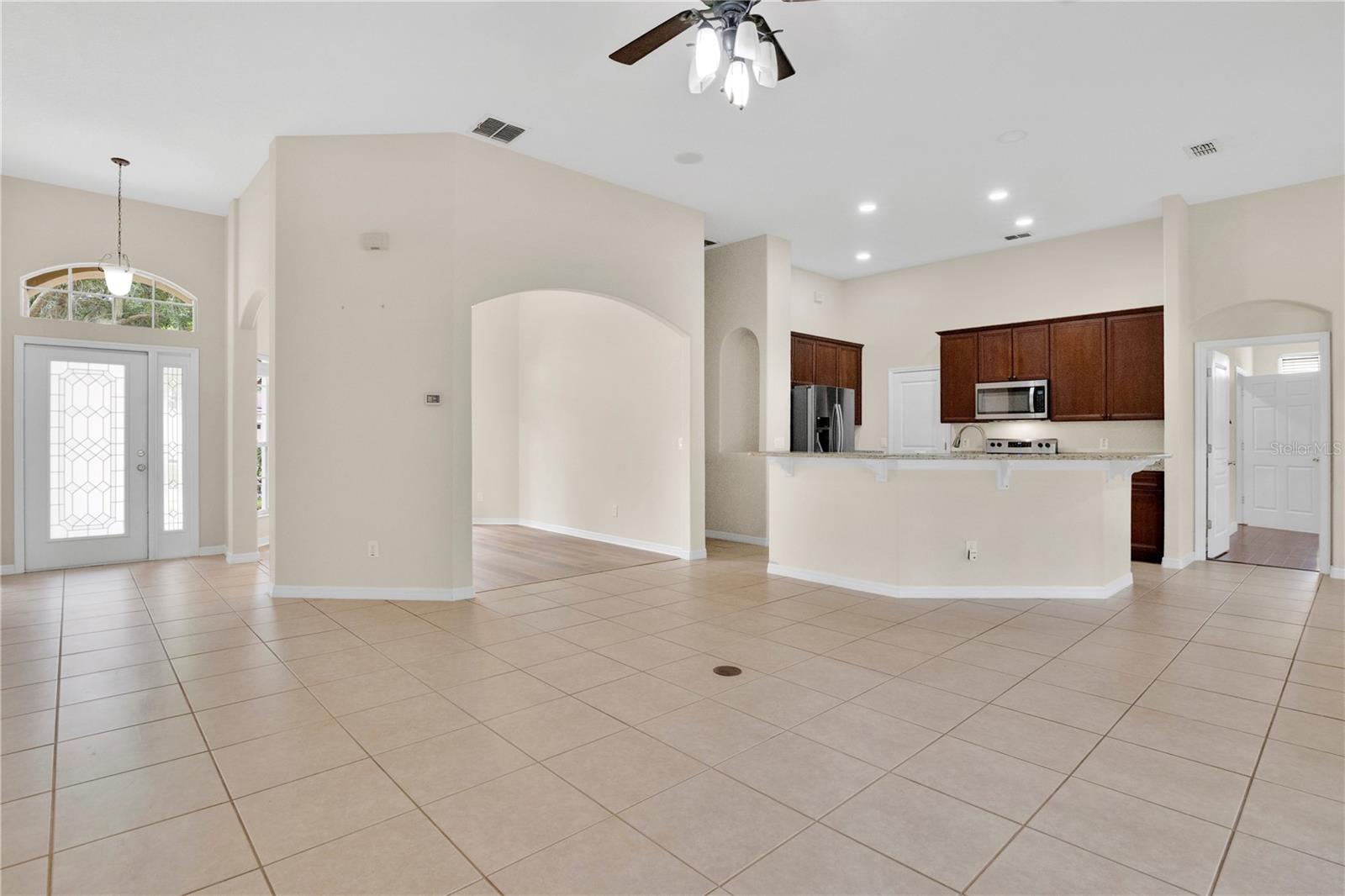 253 Beacon Pointe Dr Property Photo 6