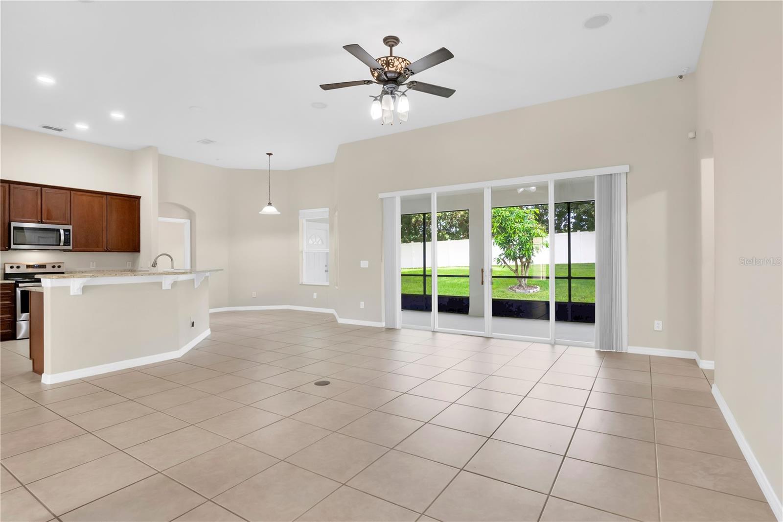 253 Beacon Pointe Dr Property Photo 7