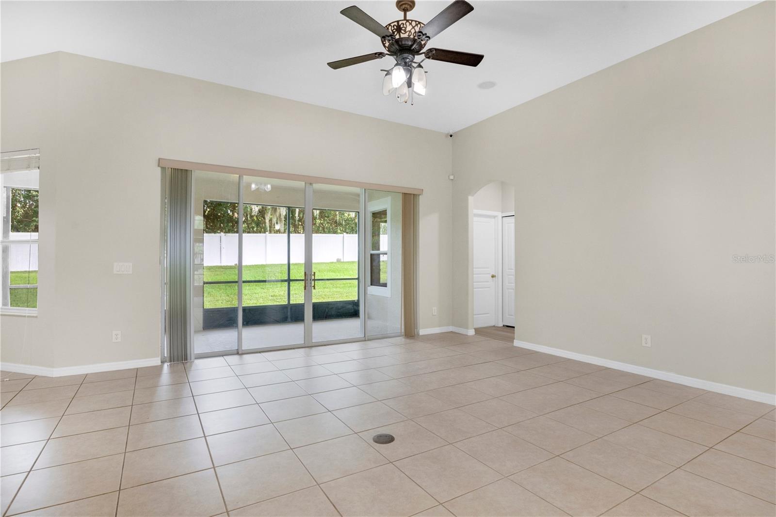 253 Beacon Pointe Dr Property Photo 8