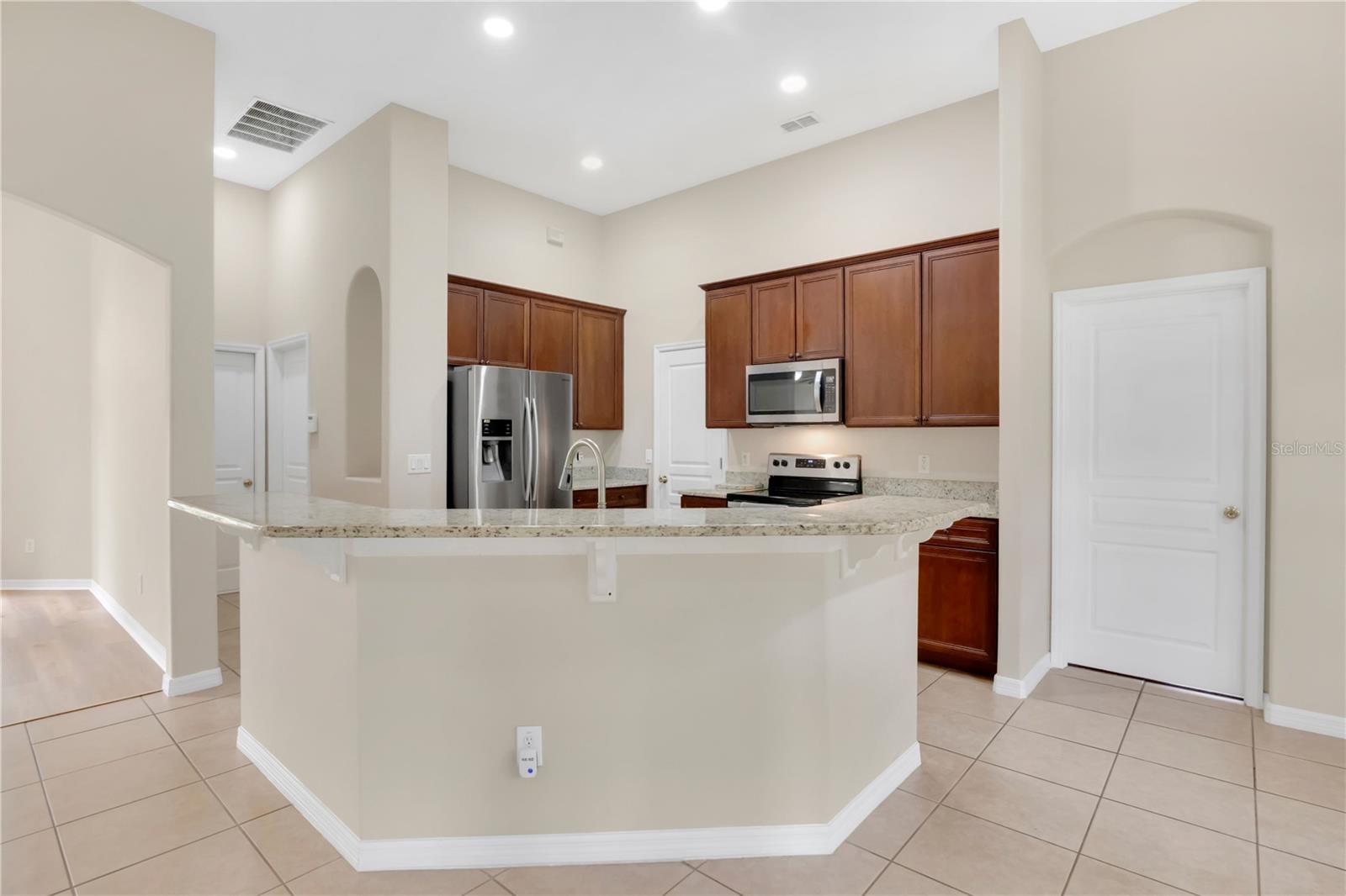 253 Beacon Pointe Dr Property Photo 9
