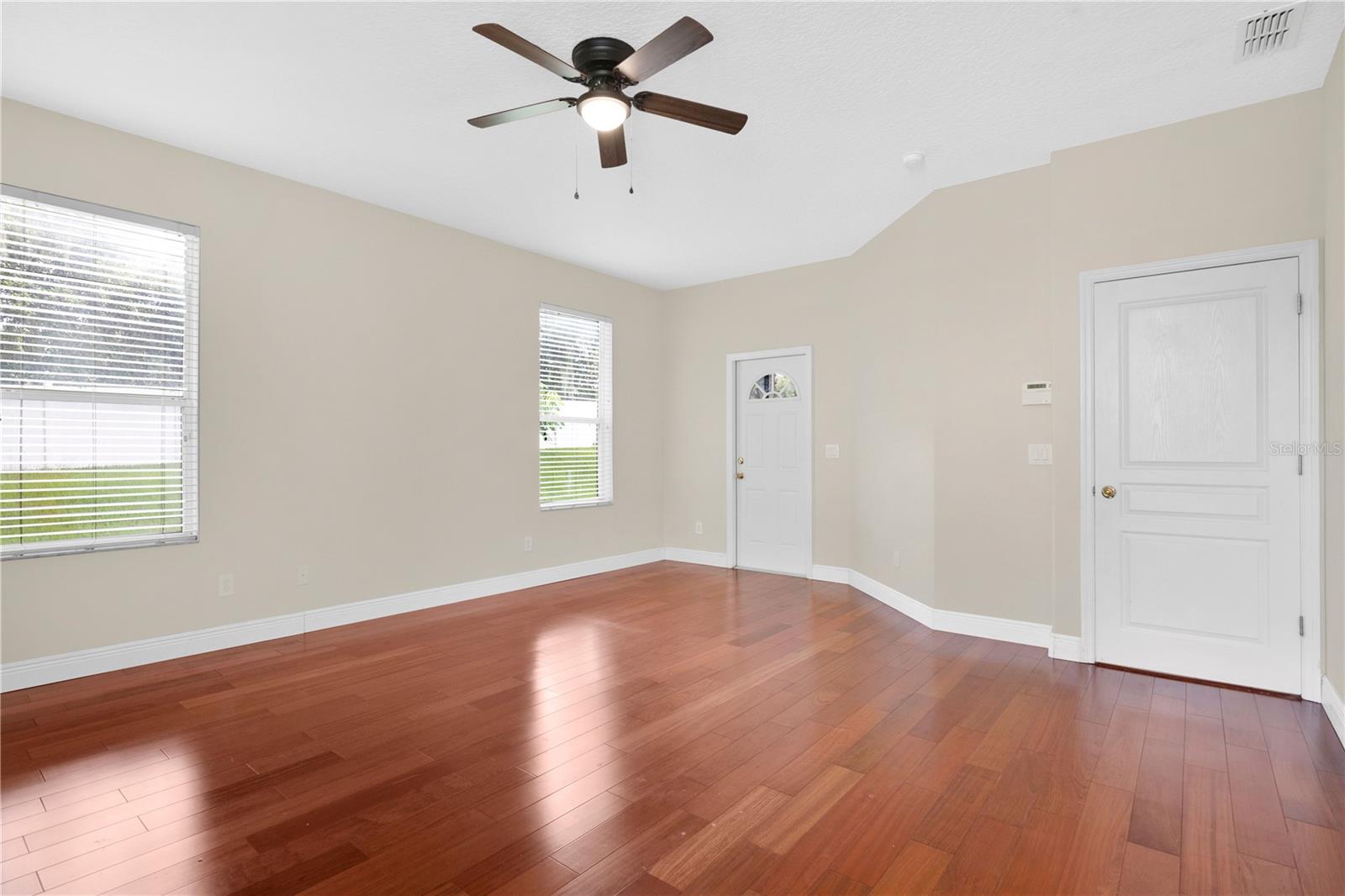 253 Beacon Pointe Dr Property Photo 15
