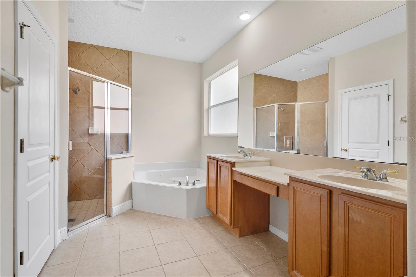 253 Beacon Pointe Dr Property Photo 17