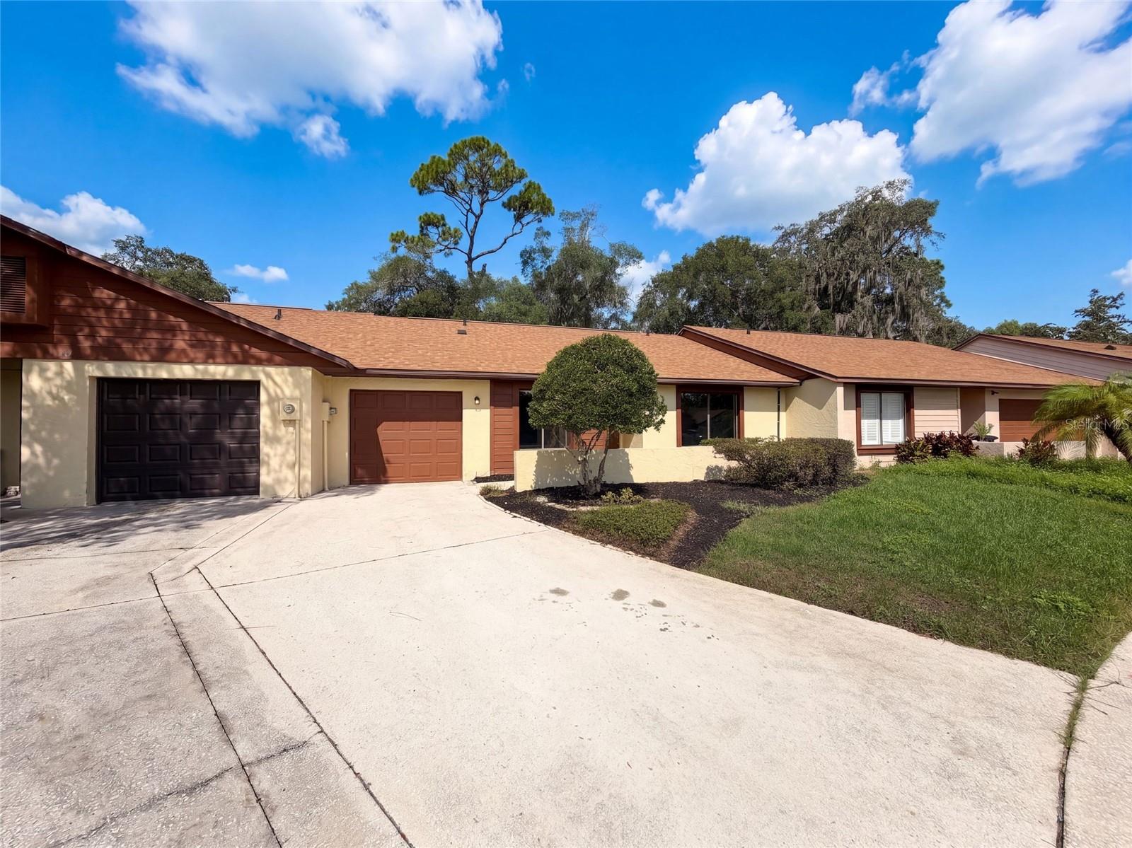 190 PINE KNOLL CT
